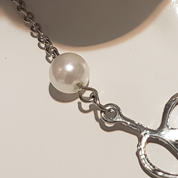 Leaf and Pearl 18" Necklace Silver Tone - Picture 4 of 7